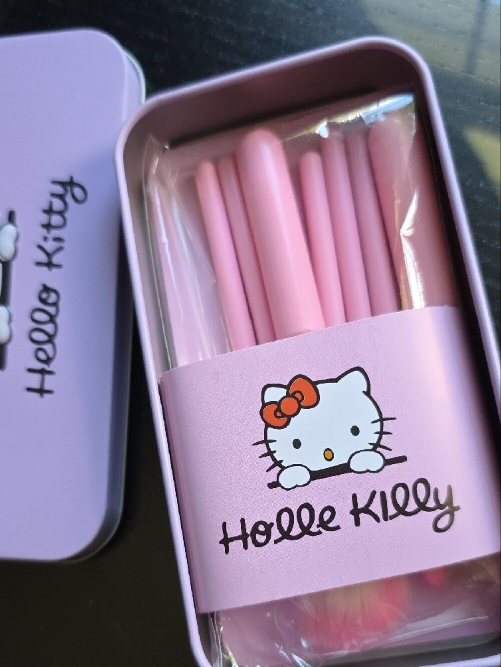 Hello Kitty Light Pink Tin Kit with Mini Pink Makeup Brushes - Picture 2 of 2